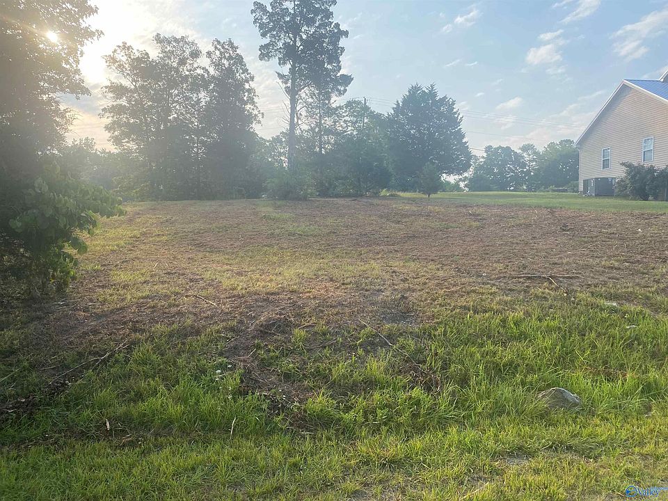 2nd image of 2 Cedar Ridge Cir