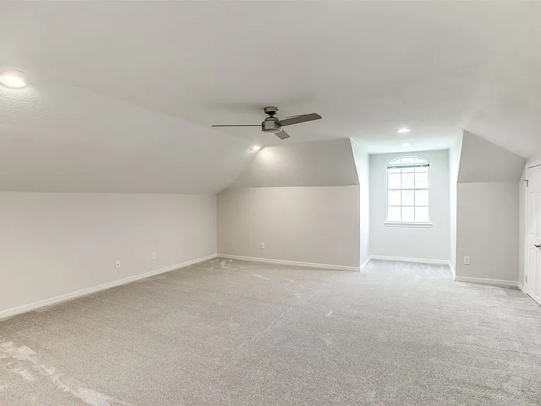 1270 Lakeway Dr — Photo 31