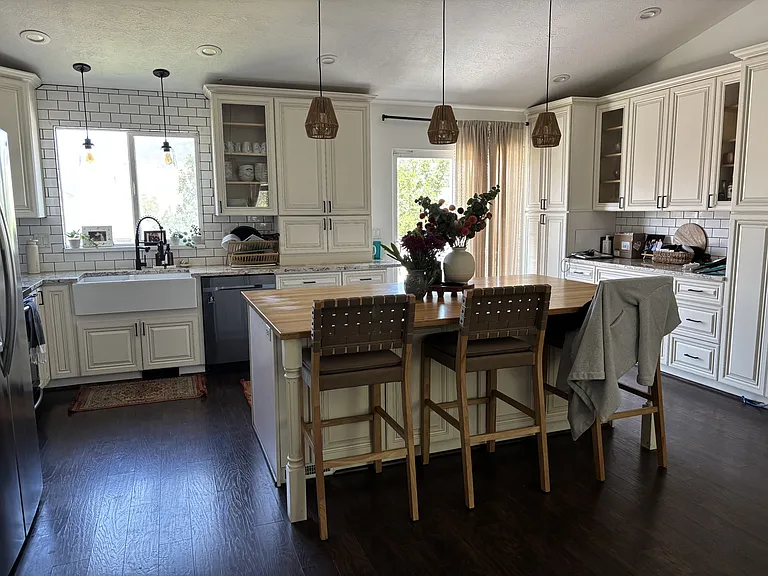 322 Stamford Dr — Photo 2