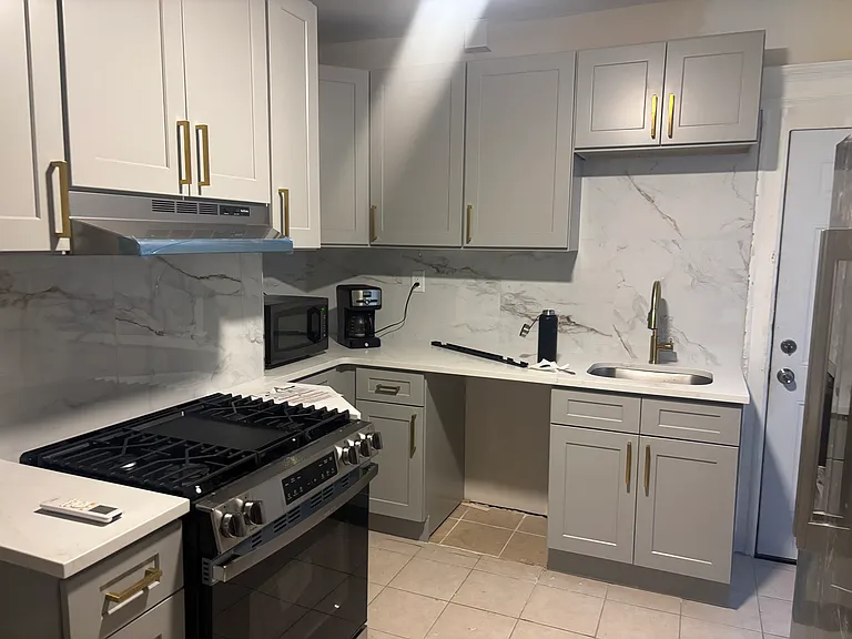 230 Duane St #1 — Photo 3