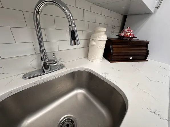 5 E Broad St #4, Burlington, NJ 08016