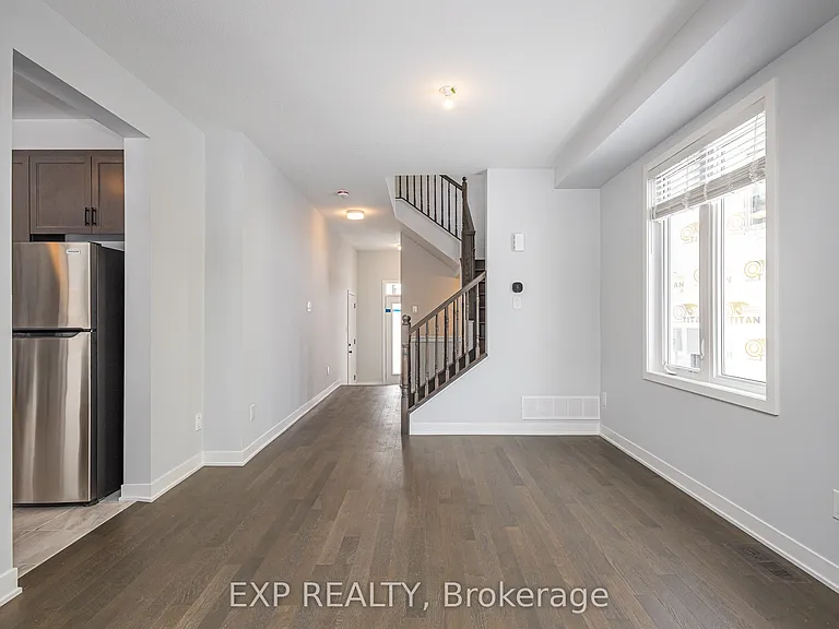 218 Ormiston Cres — Photo 5