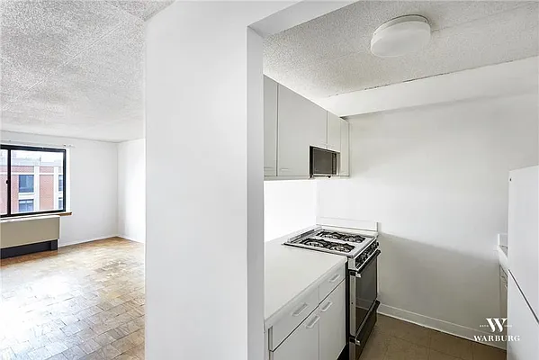 Sold by Warburg | media 1