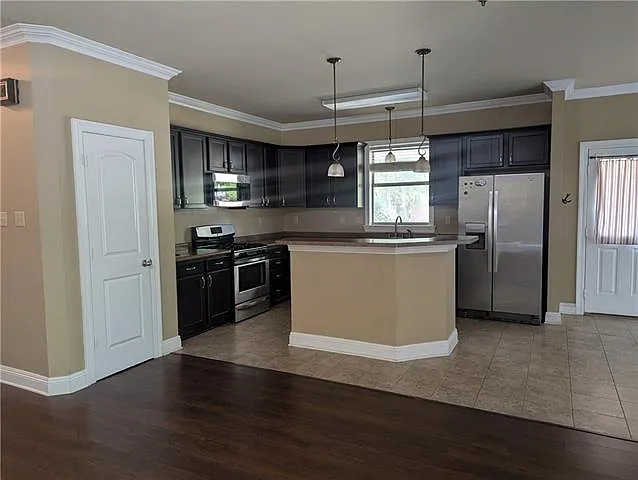 3 bed, 2.0 bath, 1309 sqft, $1,800 — Photo 4