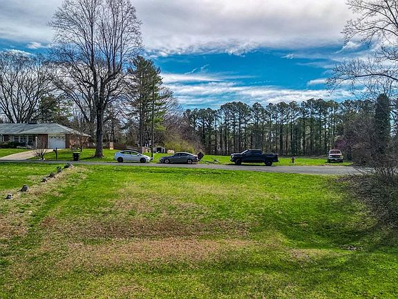 3rd image of Maple St #16