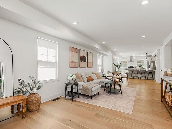 5th image of 4536 Mercier St