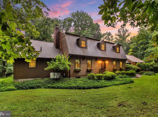 862 Laurel Woods Ln, Hanover, PA 17331