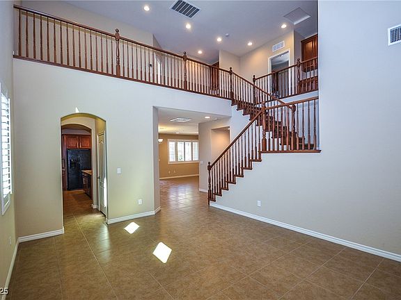 4th image of 685 Catalina Aisle St