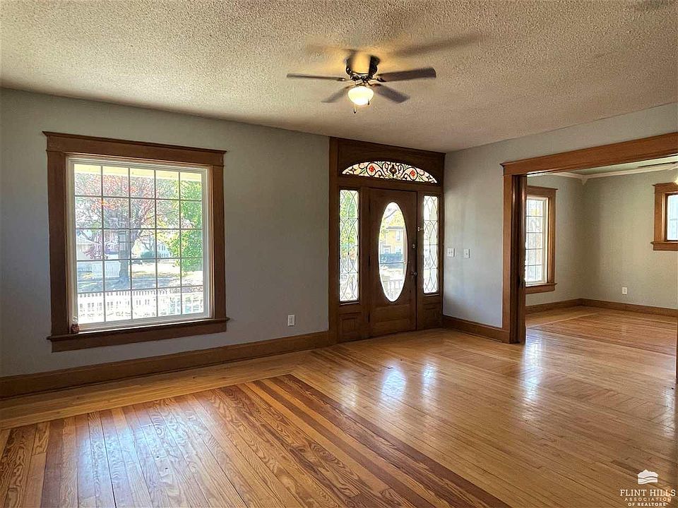 515 Lane St, Clay Center, KS 67432 MLS 20223063 Zillow
