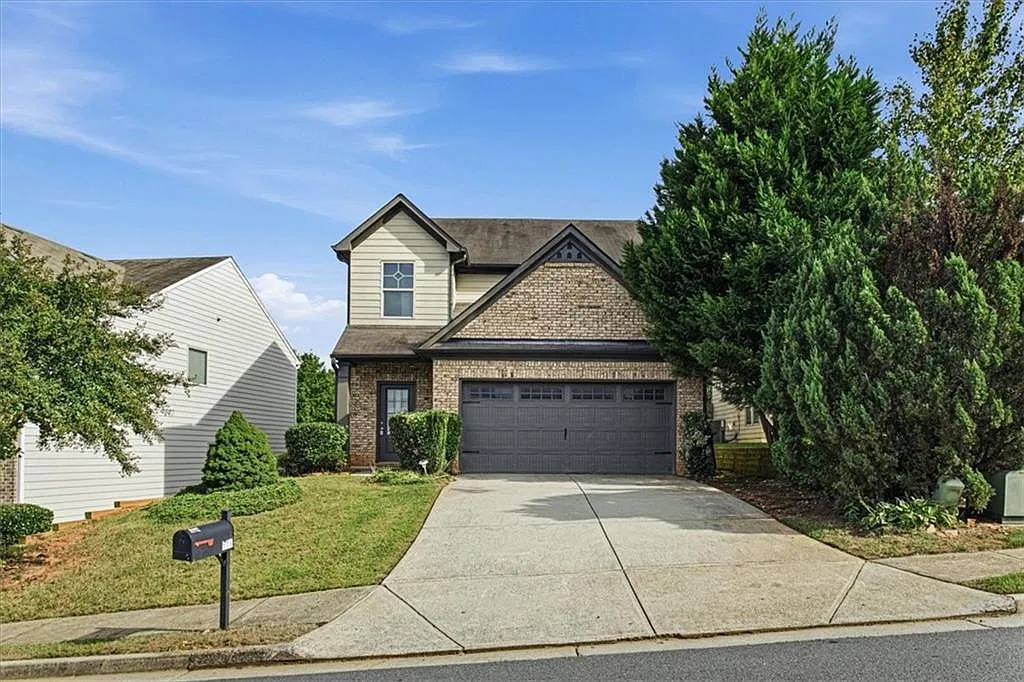 3 bed, 2.5 bath, 2084 sqft, $2,200 — Photo 2