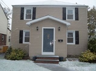 351 Beebe Rd, Mineola, NY 11501