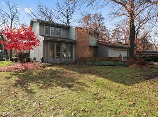 5000 Oakridge Dr, Saint Anne, IL