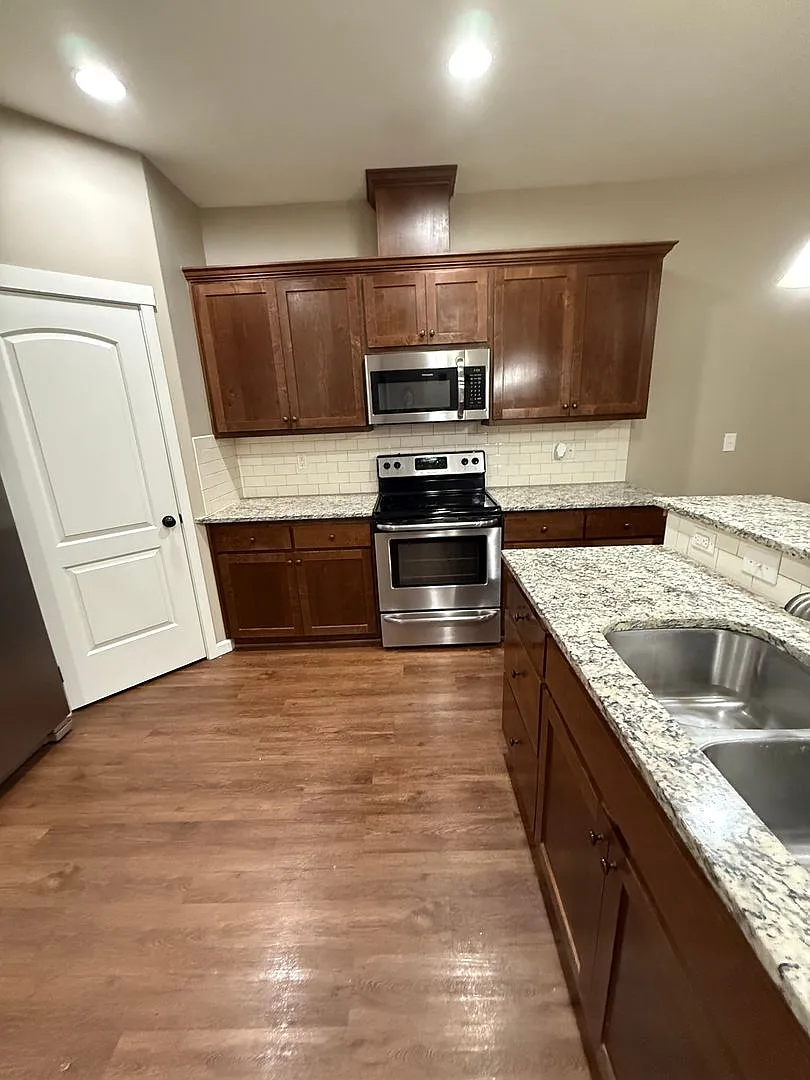 Free Dec Rent Beautiful Luxury Home For Rent!! — Photo 4