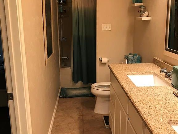 4th image of 844 Chateau Valee Cir
