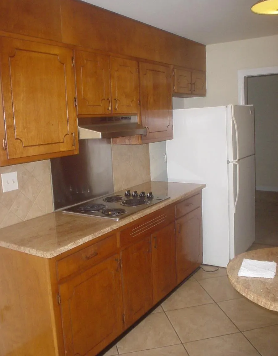 3 bed, 2.5 bath, 2675 sqft, $1,400 — Photo 3