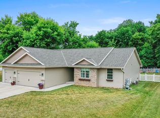 701 Aerostar Ln, Green Bay, WI 54313