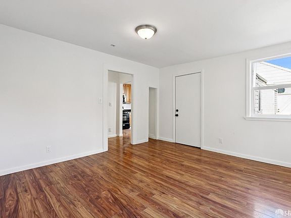 Bedroom - plenty of natural light