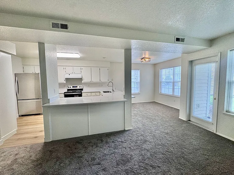 4701 NE 77th Ave #D-16 — Photo 13