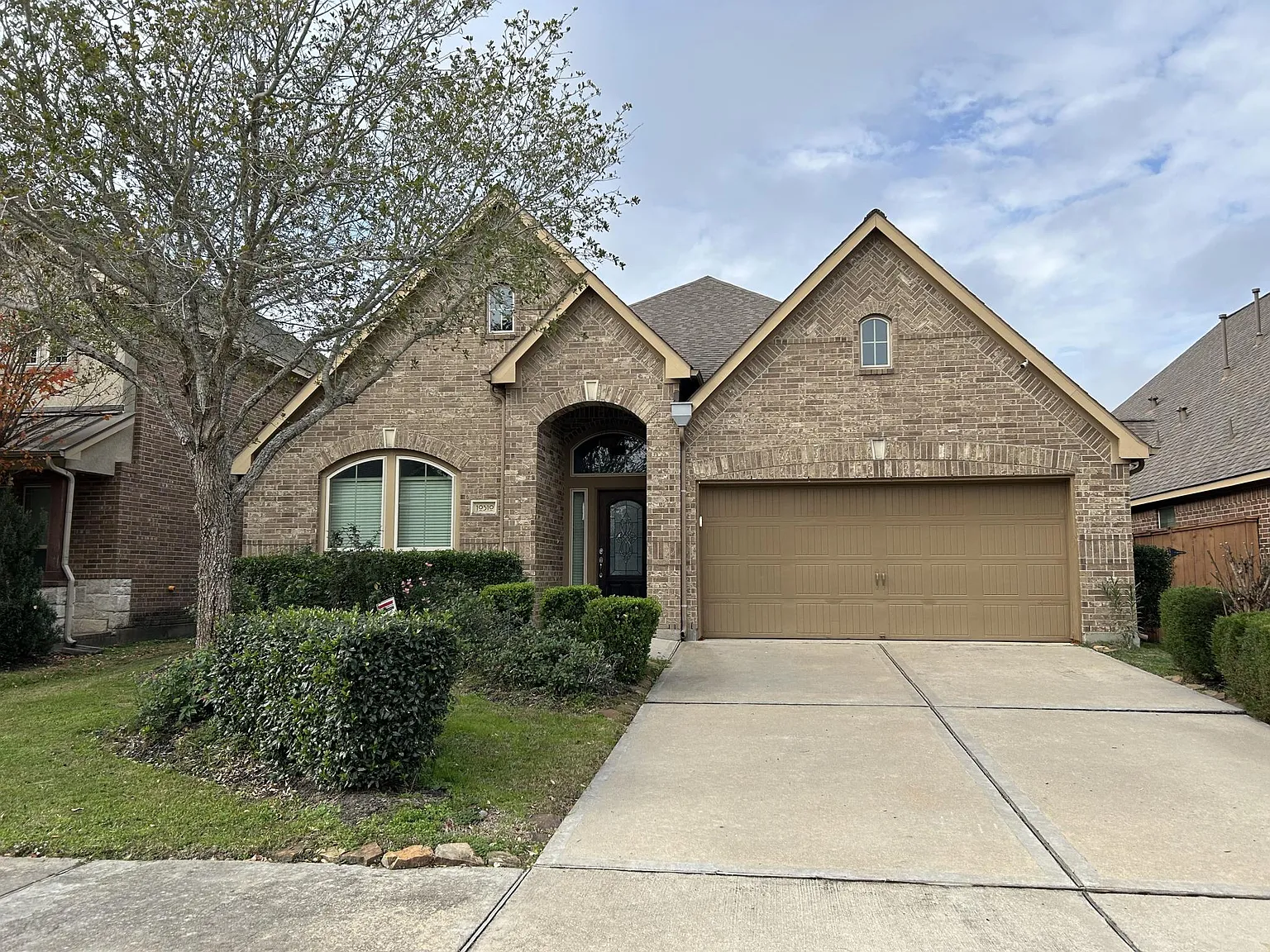 4 bed, 2542 sqft, $3,000 — Photo 2
