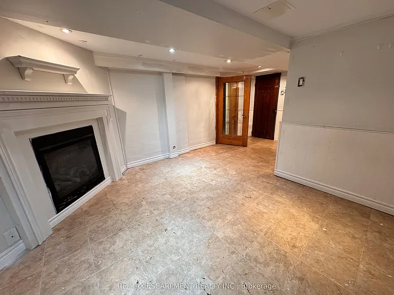62 Plains Rd E — Photo 19