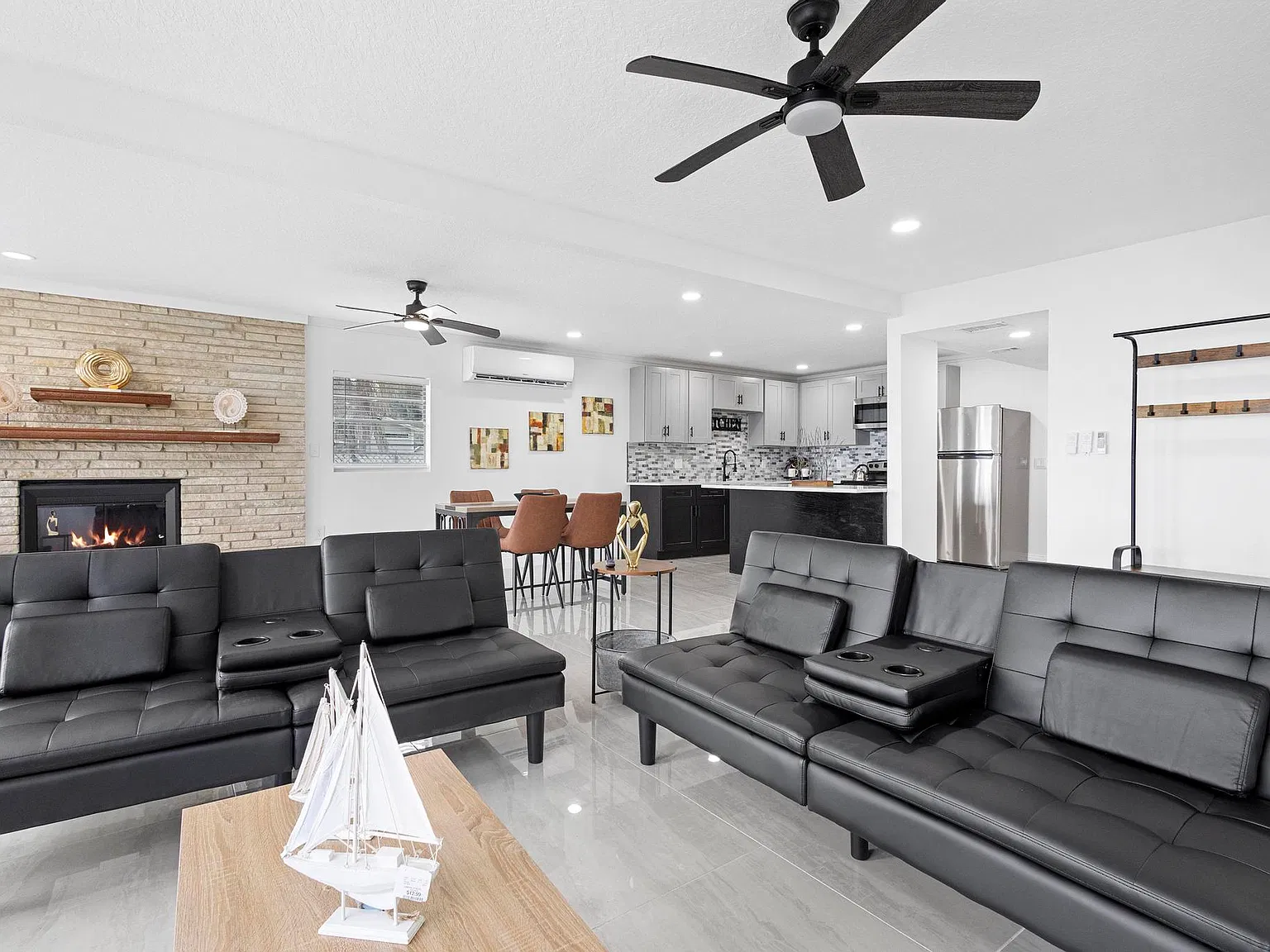 3 bed, 389 sqft, $700 — Photo 4