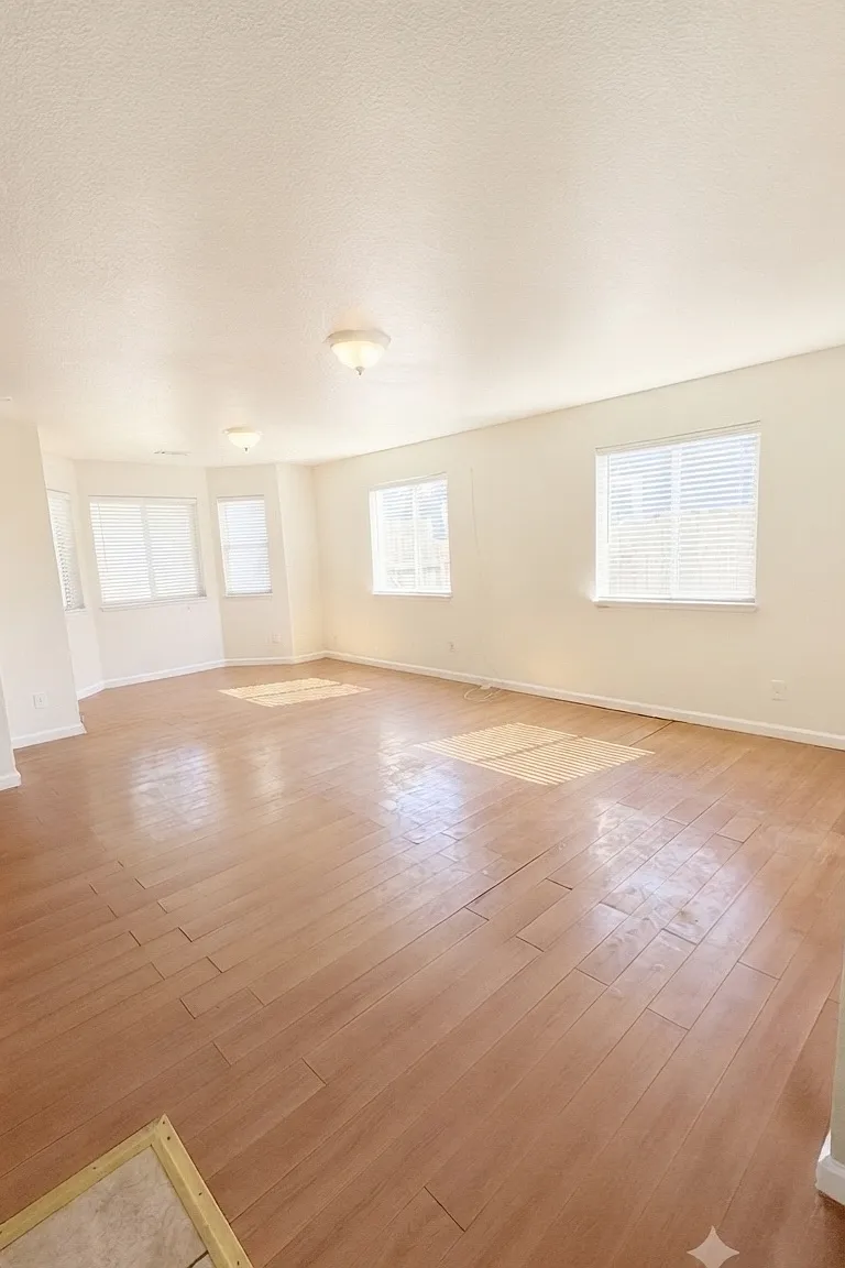 4 bed, 1650 sqft, $4,096 — Photo 1