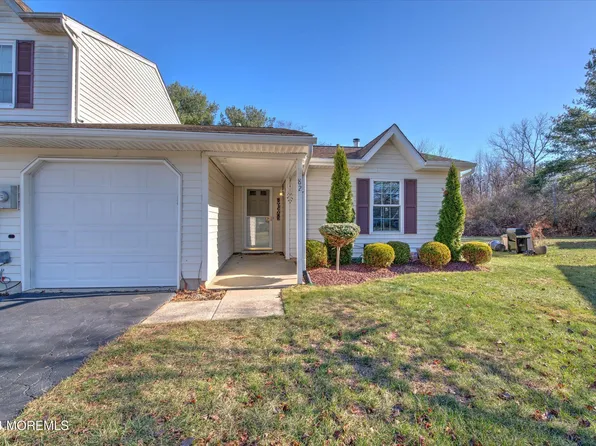 82 Harbor Circle, Freehold, NJ 07728