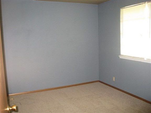 4th image of 2111 Avenue D