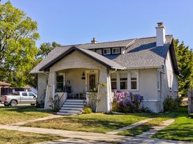 220 N Maple Ave