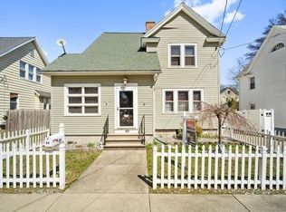 49 Ionia St, Springfield, MA 01109