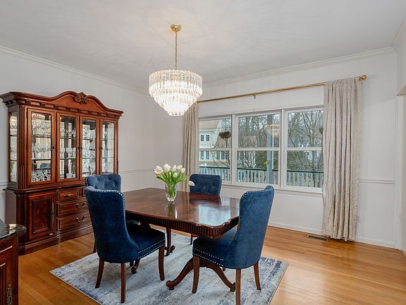 102 Devonshire Rd, Larchmont, NY Interior-12.jpg