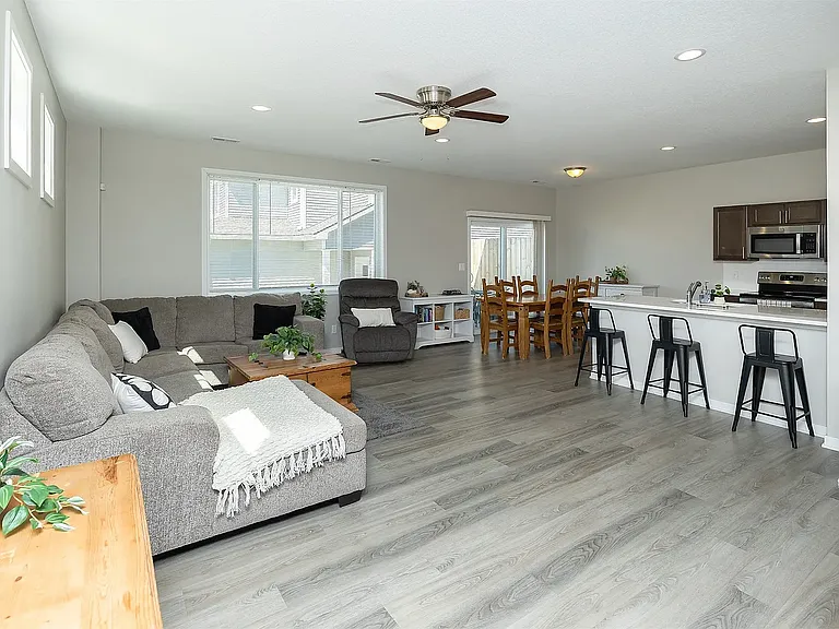 220 Amberwood Dr — Photo 23