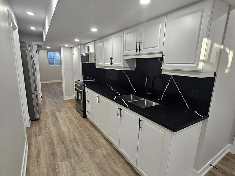 852 Aspen Ter #LOWER — Photo 9