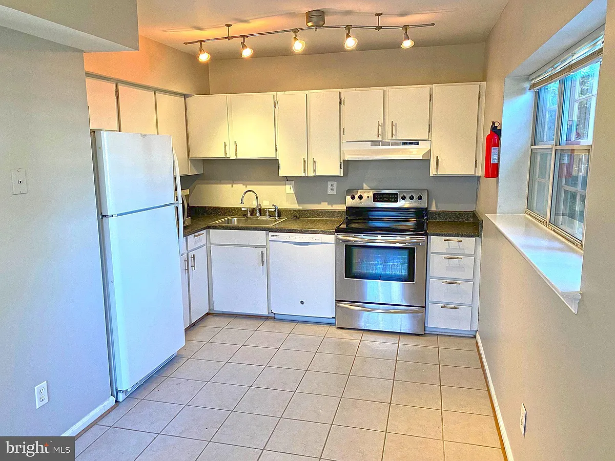 Building Photo - 13701 Autumn Vale Ct #28C