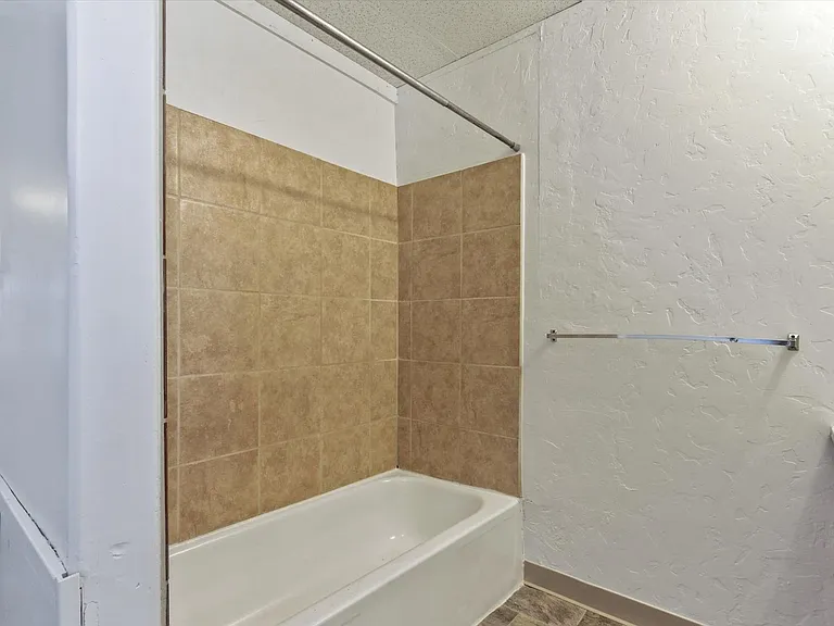 217 W College Ave — Photo 12