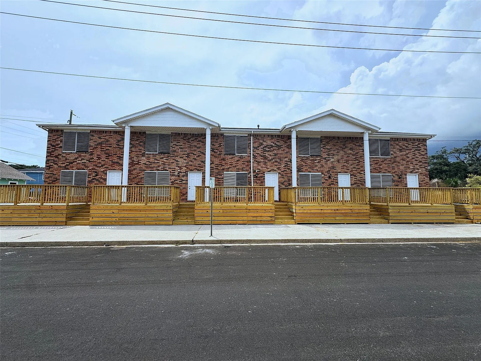 2 bed, 6.0 bath, 1200 sqft, $1,800 — Photo 1