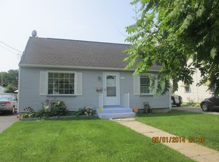 27 Fieldwood Dr, Rochester, NY 14609