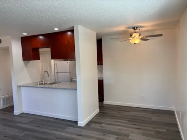 Jersey, 3100 Jersey Way APT 22, Sacramento, CA 95821