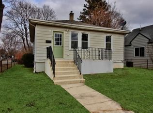 112 E Willow Dr, Round Lake Park, IL