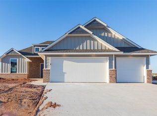 9224 NW 118th St, Yukon, OK 73099