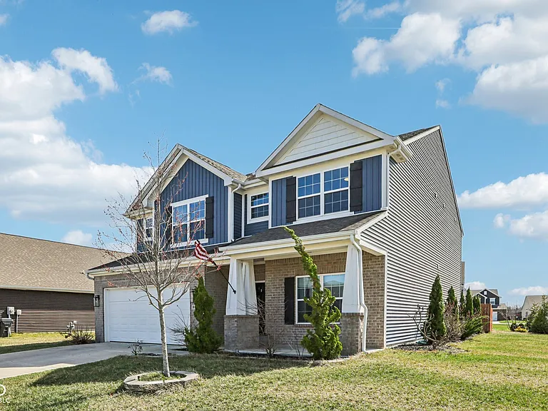 6673 Laurelwood Dr — Photo 3