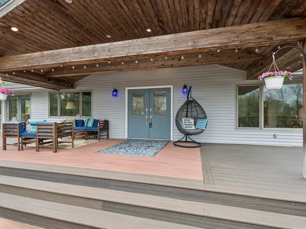 245 W Circle Dr, New Lenox, IL 60451