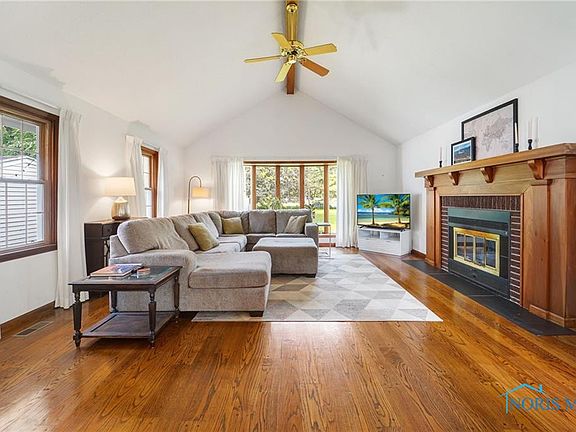 4th image of 3713 Beverly Dr