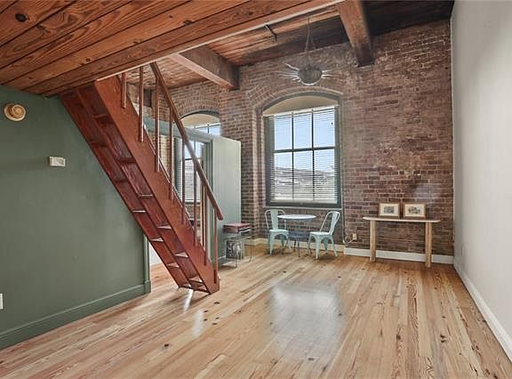 4th image of 1107 S Peters St APT 325