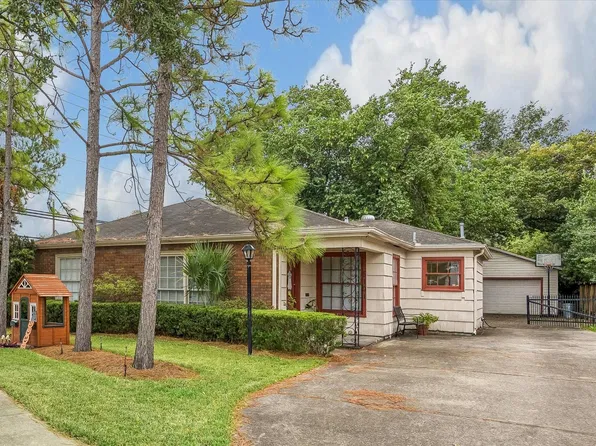5101 Beech St, Bellaire, TX 77401