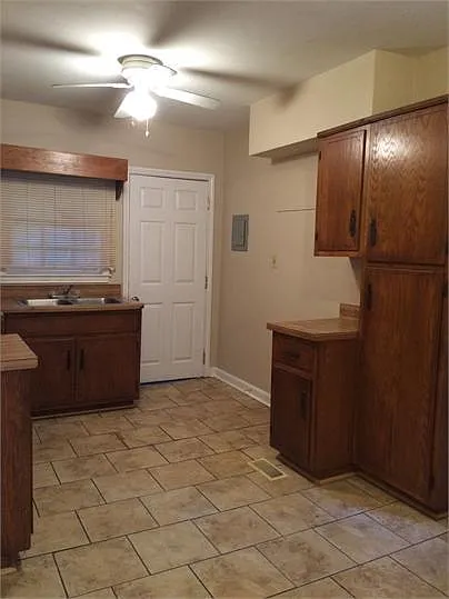 Whitney Avenue 1710 West - 1 — Photo 4