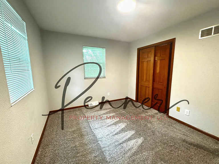 1138 S Glenwood Ave — Photo 4