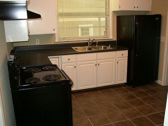2nd image of 918 Brookfield Dr
