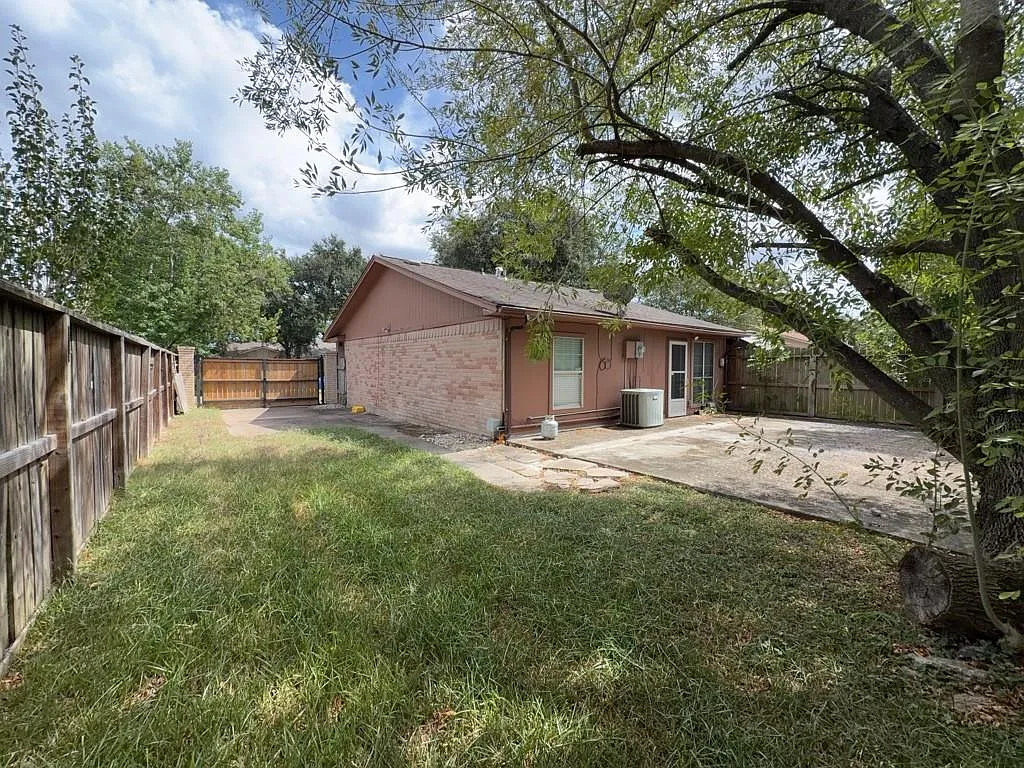 2 bed, 2.0 bath, 896 sqft, $1,700 — Photo 4