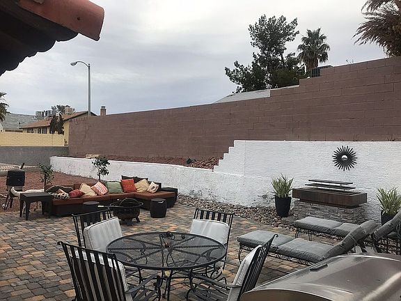 4th image of 3136 La Mesa Dr
